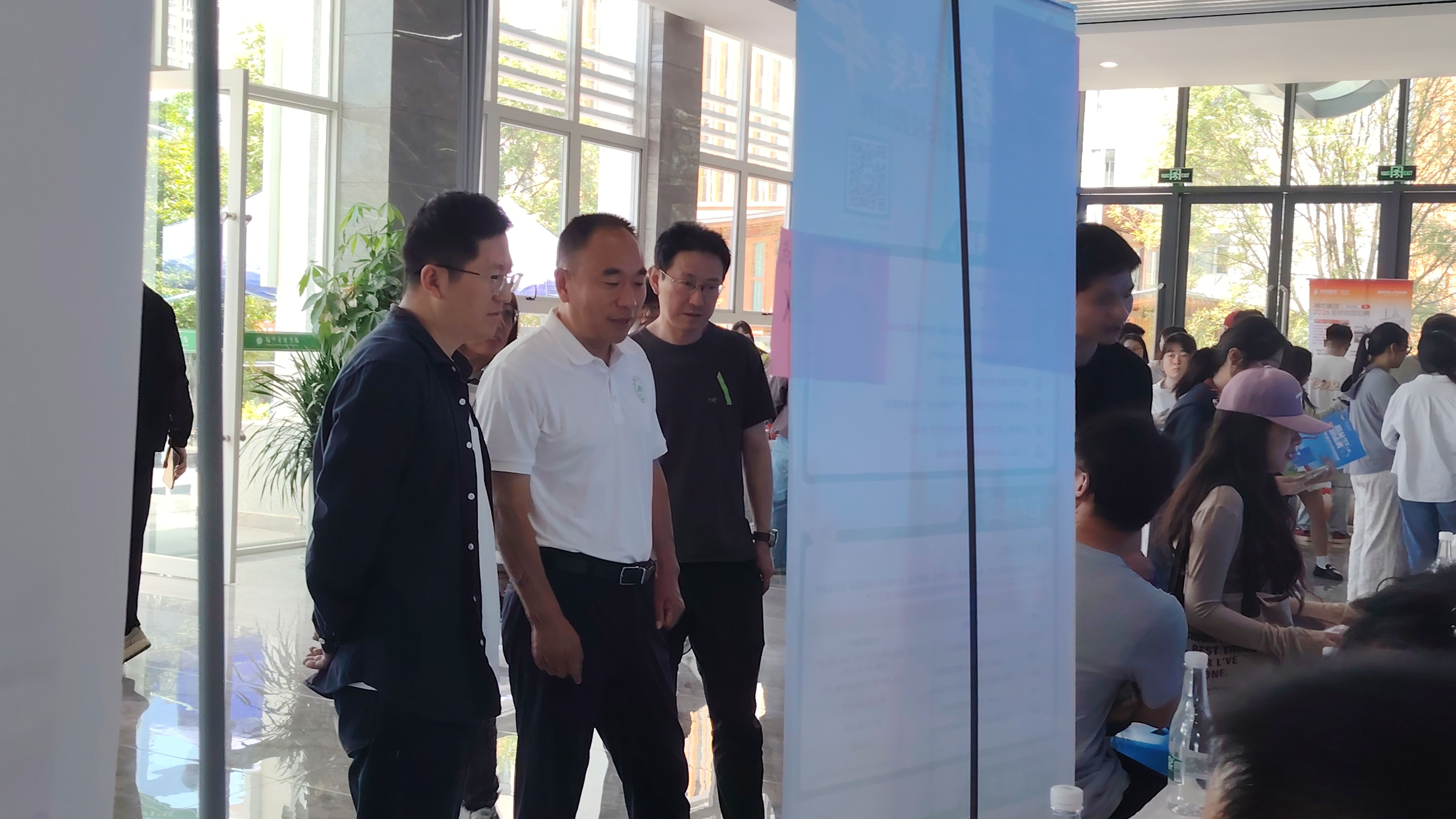 我校举办“周五职通车”专场招聘会（系列十一）